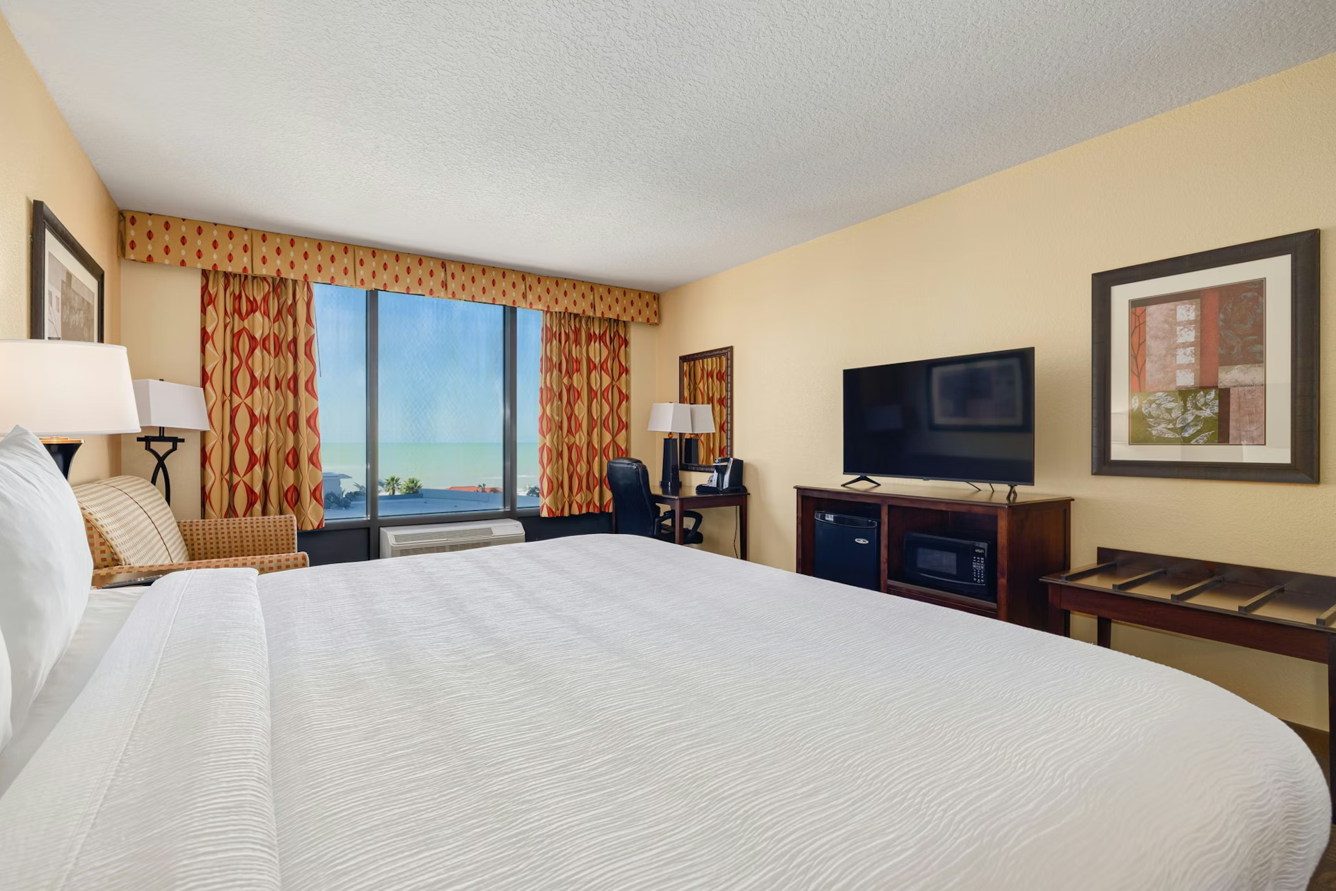 2 Queen Accessible with Intracoastal Waterway View and Balcony